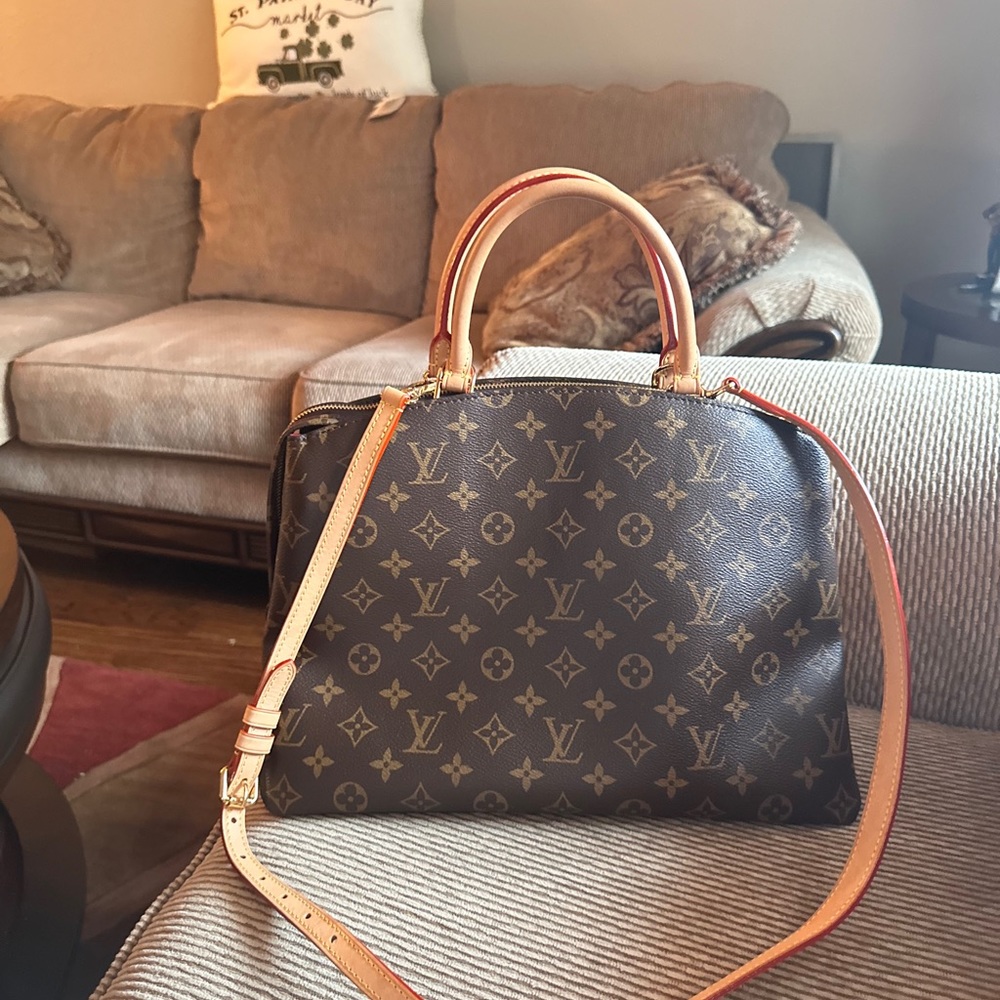Louis Vuitton Grand Palais in Classic Monogram